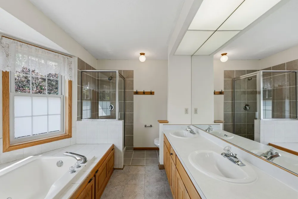 8020 Hidden Court Chanhassen, MN 55317