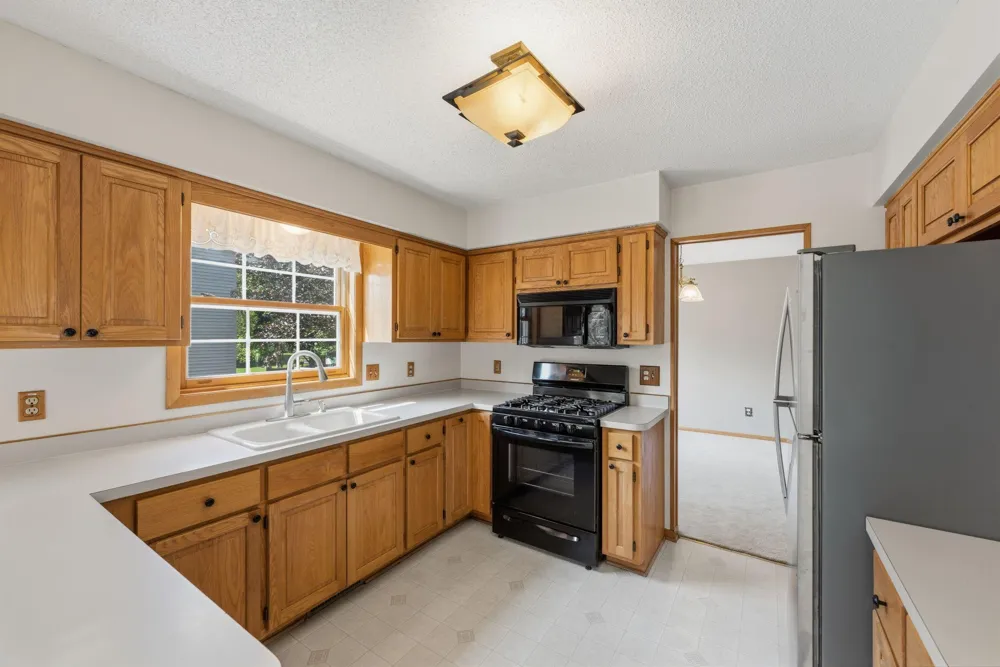 8020 Hidden Court Chanhassen, MN 55317