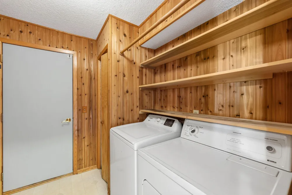 8020 Hidden Court Chanhassen, MN 55317