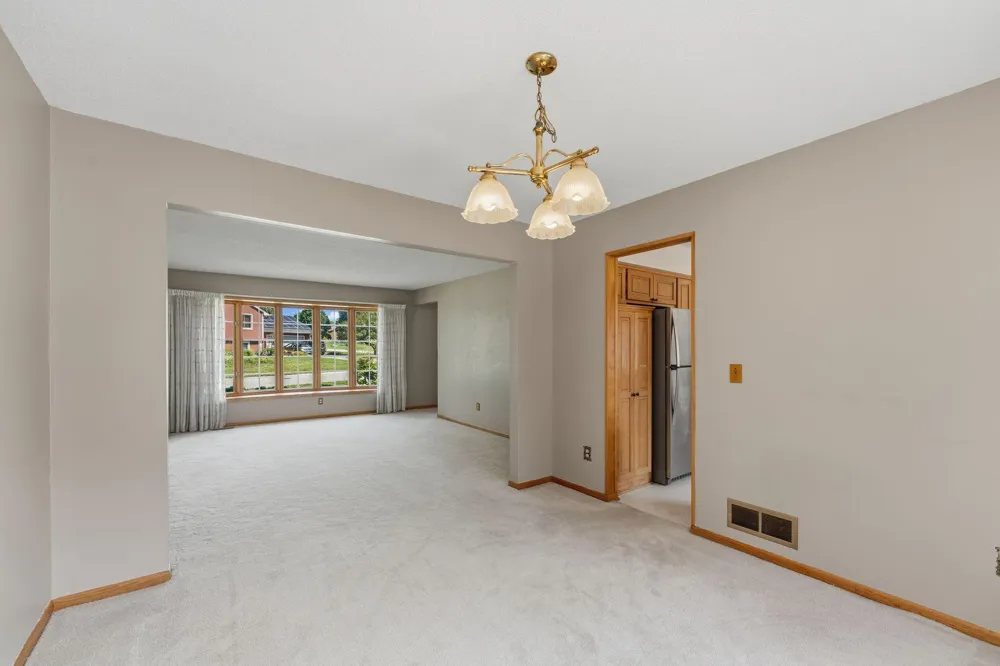 8020 Hidden Court Chanhassen, MN 55317