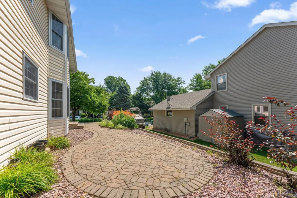 8020 Hidden Court Chanhassen, MN 55317