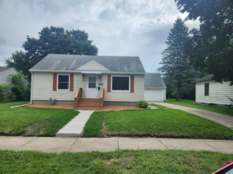 1806 2nd Street NE