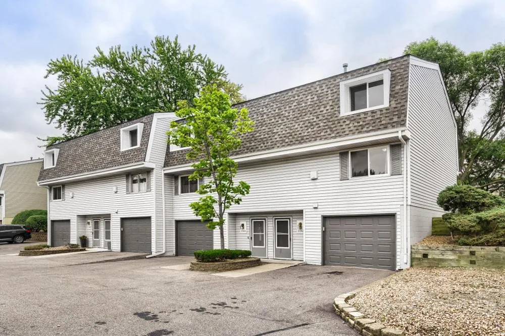 2342 Dorland Place E Maplewood, MN 55119