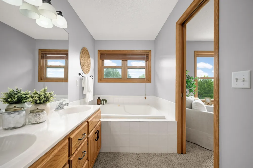 5410 Teakwood Lane Plymouth, MN 55442
