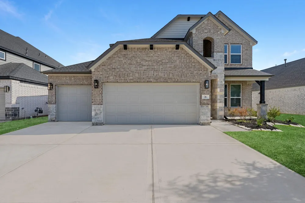 76 Shining Point Drive Waller, TX 77484