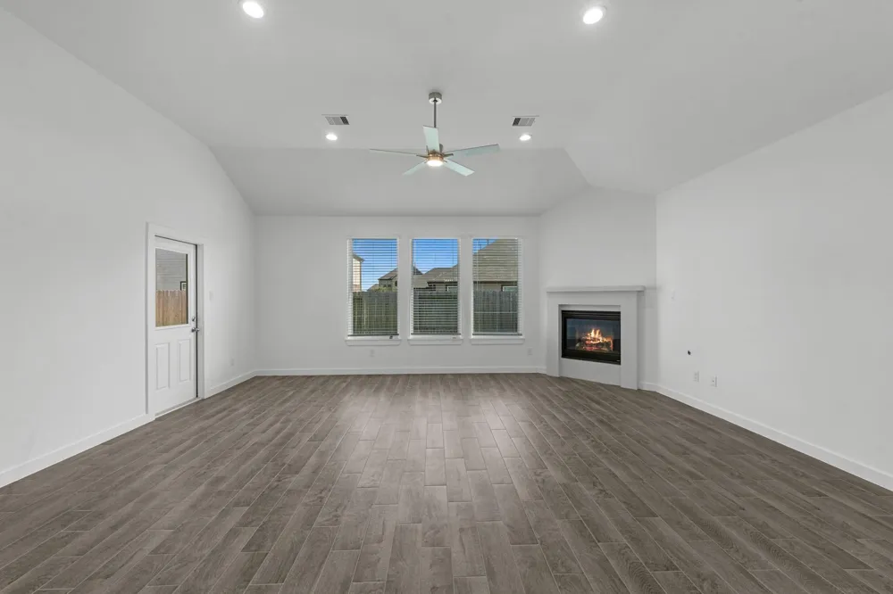 76 Shining Point Drive Waller, TX 77484