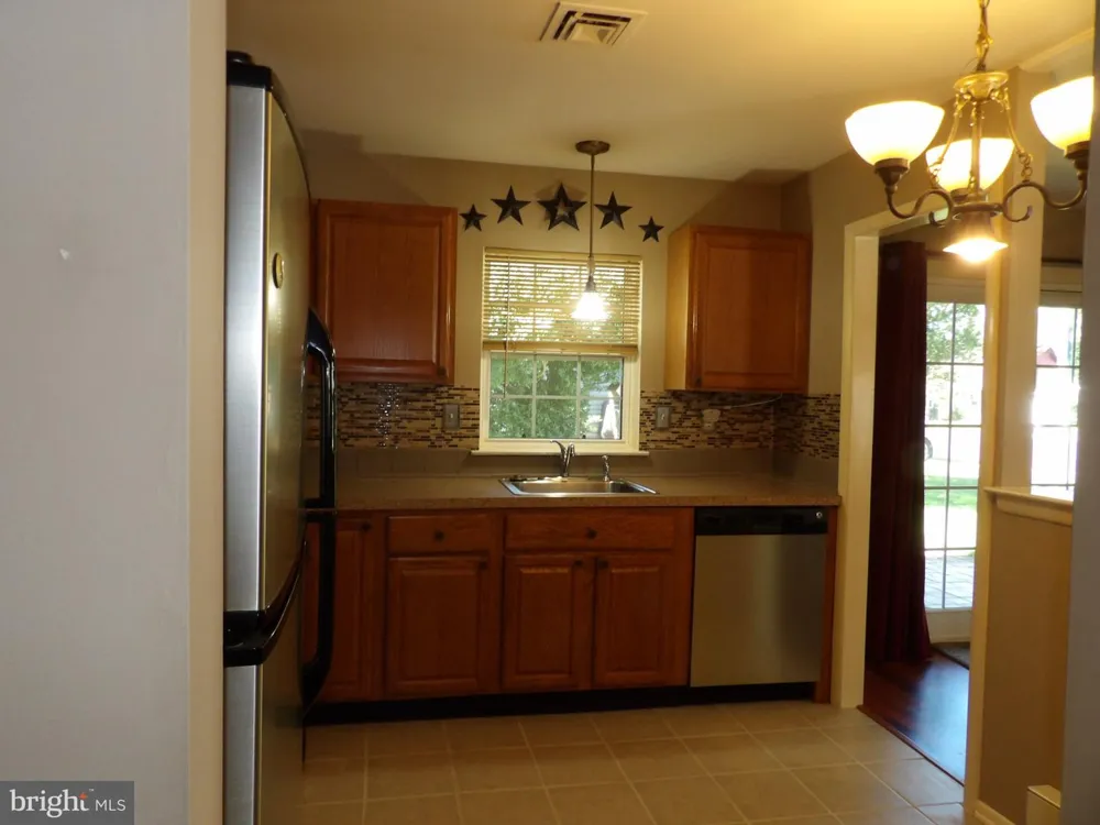 87 KINGSTON WAY Southampton, NJ 08088