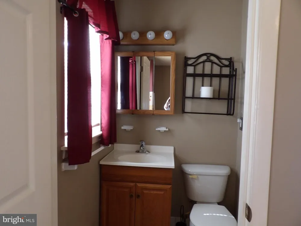 87 KINGSTON WAY Southampton, NJ 08088