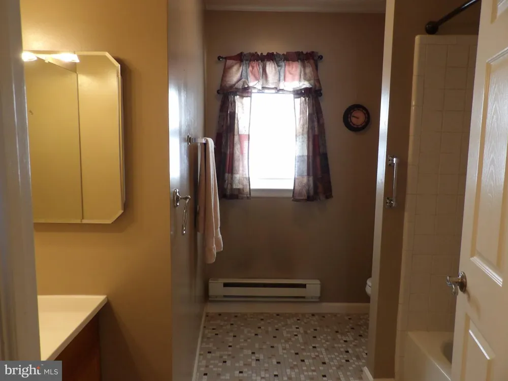 87 KINGSTON WAY Southampton, NJ 08088
