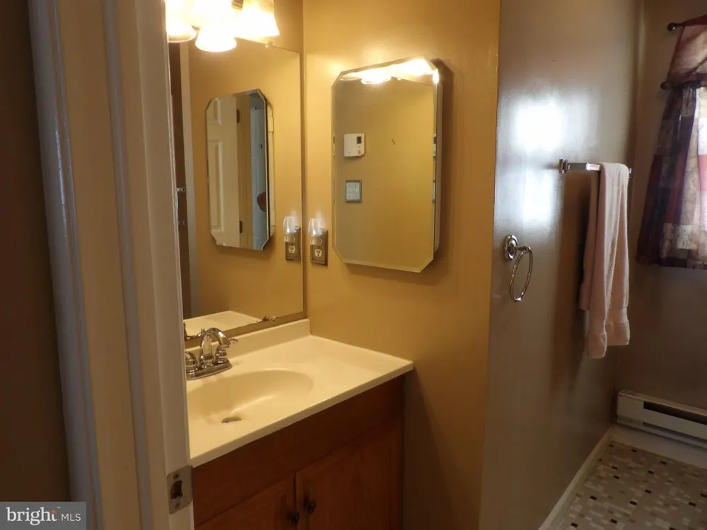 87 KINGSTON WAY Southampton, NJ 08088