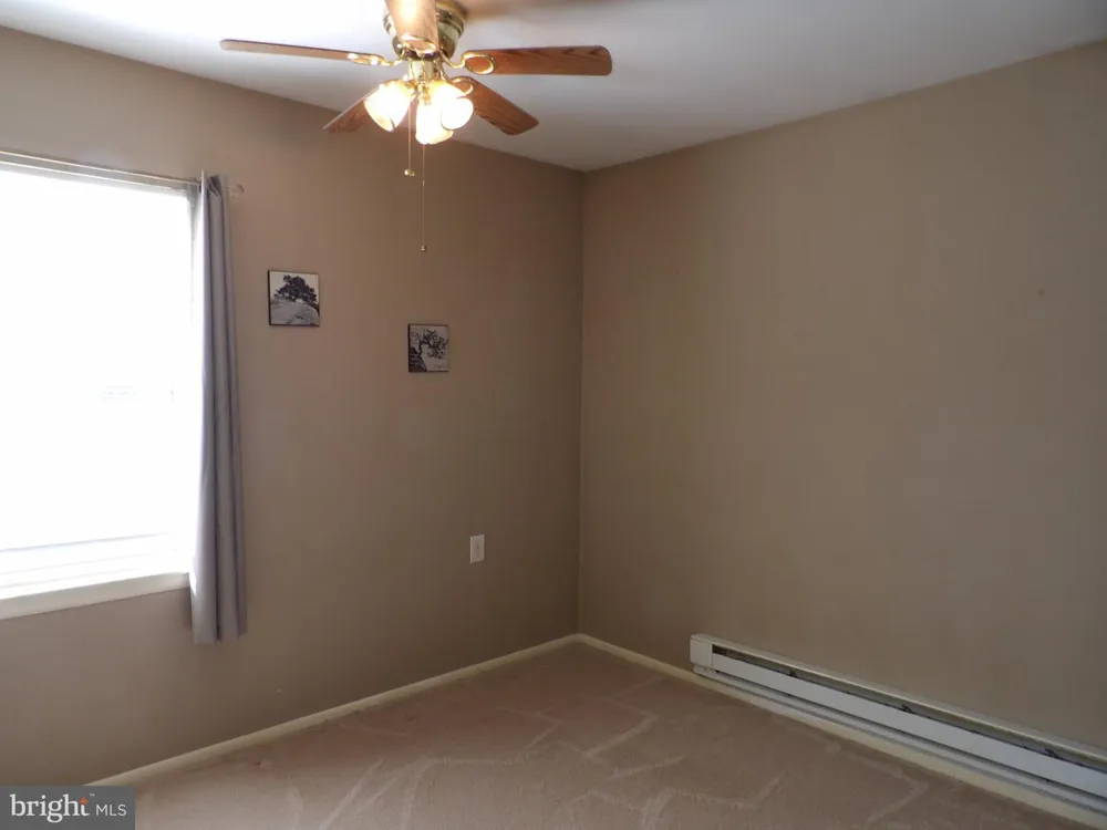 87 KINGSTON WAY Southampton, NJ 08088