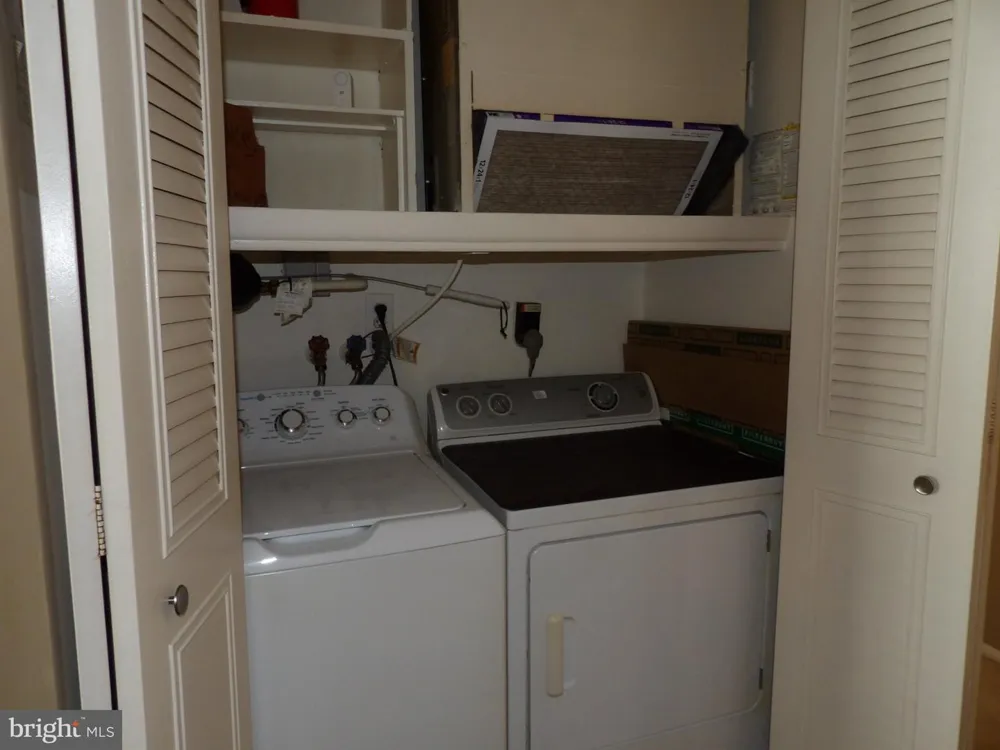 87 KINGSTON WAY Southampton, NJ 08088
