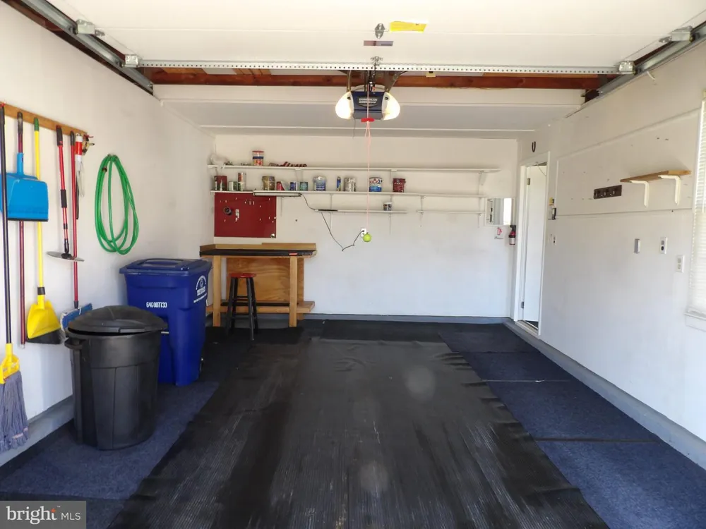 87 KINGSTON WAY Southampton, NJ 08088