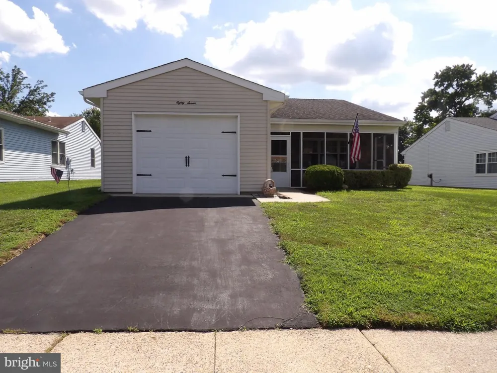 87 KINGSTON WAY Southampton, NJ 08088