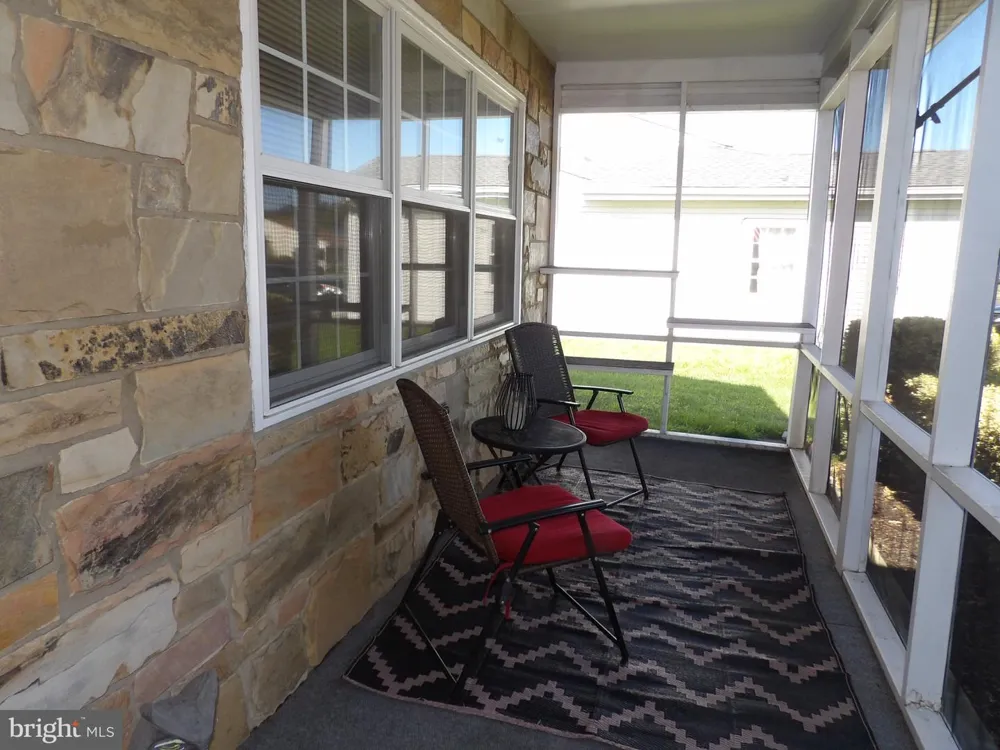 87 KINGSTON WAY Southampton, NJ 08088