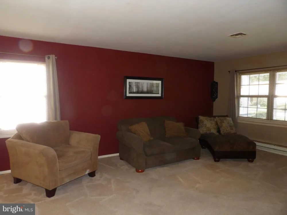 87 KINGSTON WAY Southampton, NJ 08088