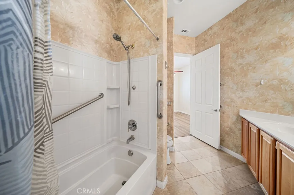 11166 Avonlea Apple Valley, CA 92308