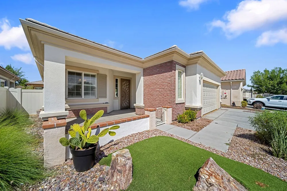 11166 Avonlea Apple Valley, CA 92308