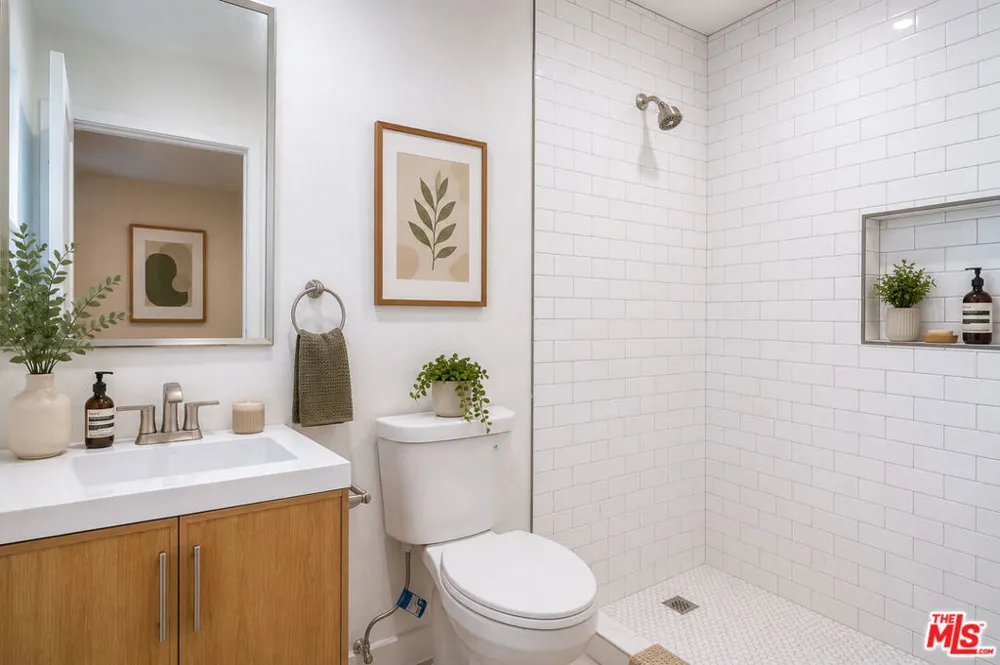 4549 Walnut Avenue Long Beach, CA 90807