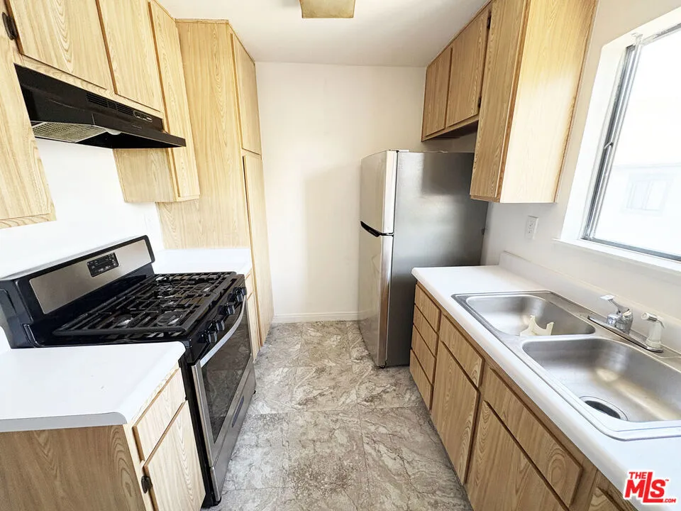 4180 Marlton Avenue #30 Los Angeles, CA 90008