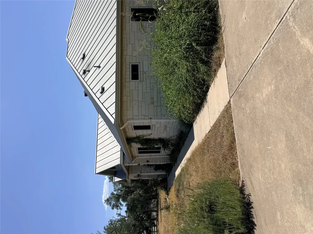 300 Medlin Creek Loop Dripping Springs, TX 78620
