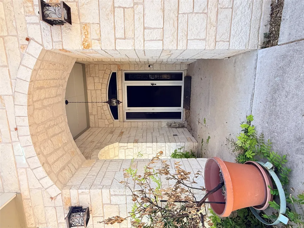300 Medlin Creek Loop Dripping Springs, TX 78620