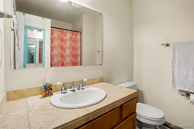 17648 E Loyola Drive #B Aurora, CO 80013
