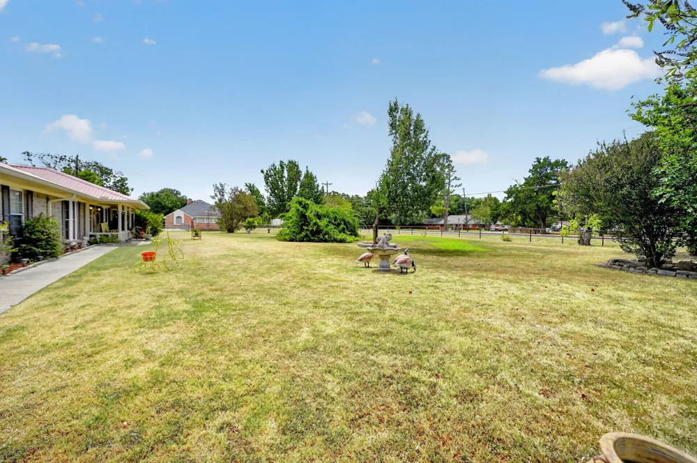 1022 Robin Road Oak Ridge, TX 75161