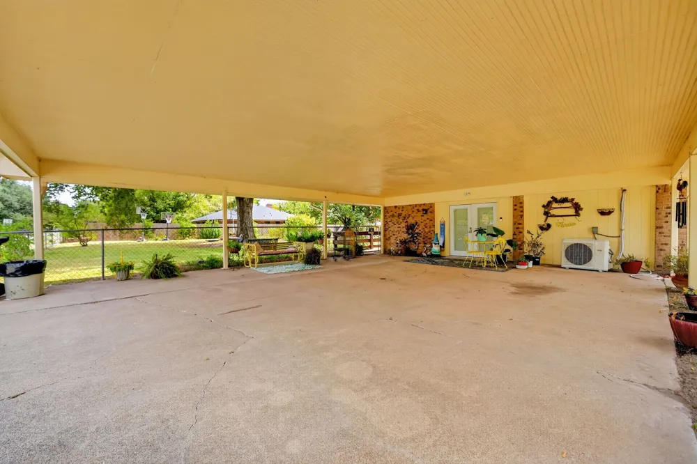 1022 Robin Road Oak Ridge, TX 75161