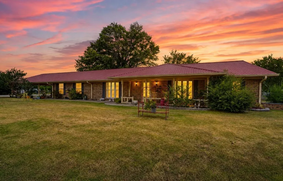 1022 Robin Road Oak Ridge, TX 75161