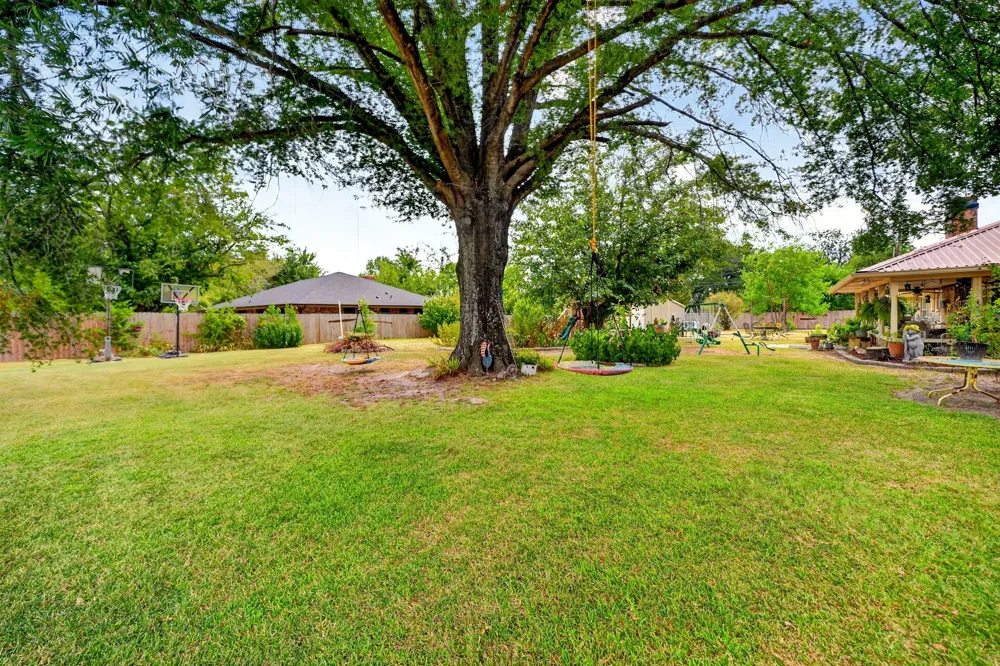 1022 Robin Road Oak Ridge, TX 75161