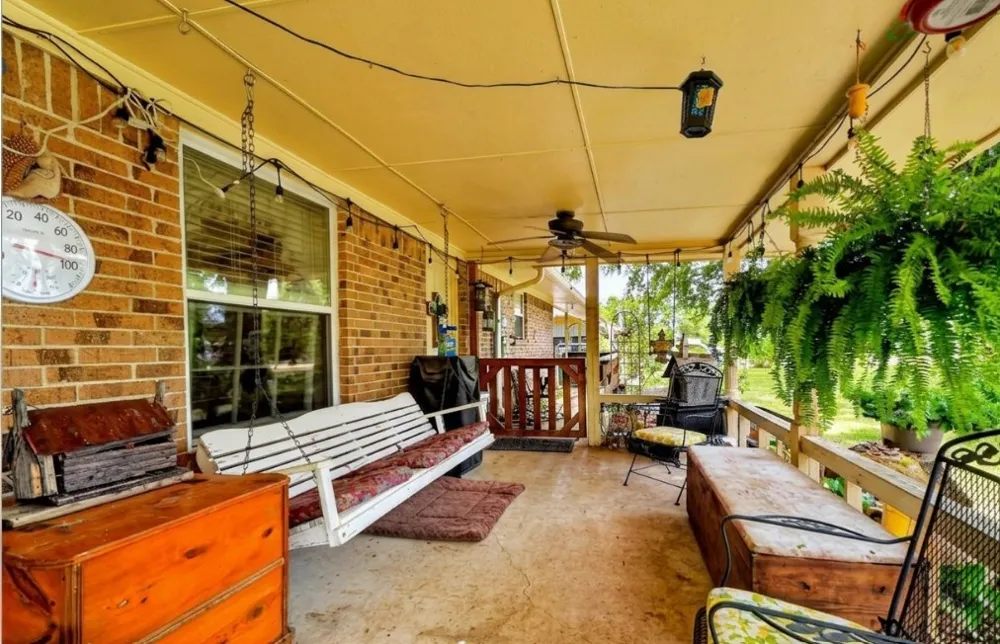 1022 Robin Road Oak Ridge, TX 75161