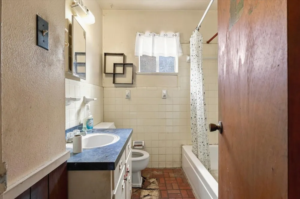 820 Colgate Drive Lancaster, TX 75134