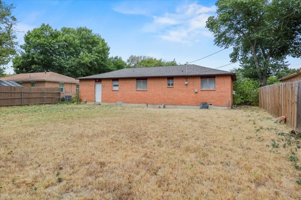 820 Colgate Drive Lancaster, TX 75134