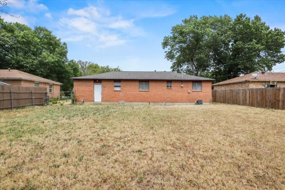820 Colgate Drive Lancaster, TX 75134