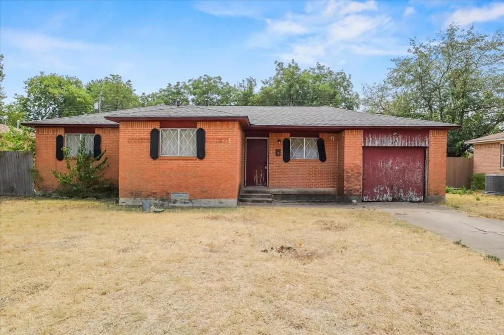 820 Colgate Drive Lancaster, TX 75134
