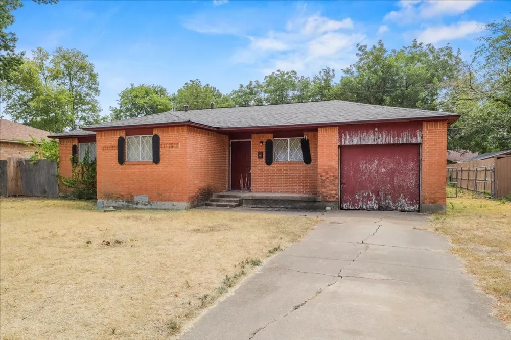 820 Colgate Drive Lancaster, TX 75134
