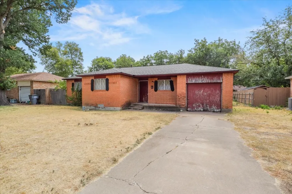 820 Colgate Drive Lancaster, TX 75134