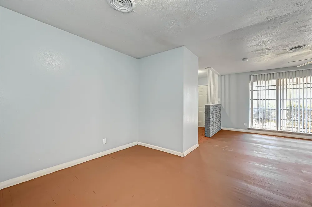 2946 Dragonwick Drive Houston, TX 77045