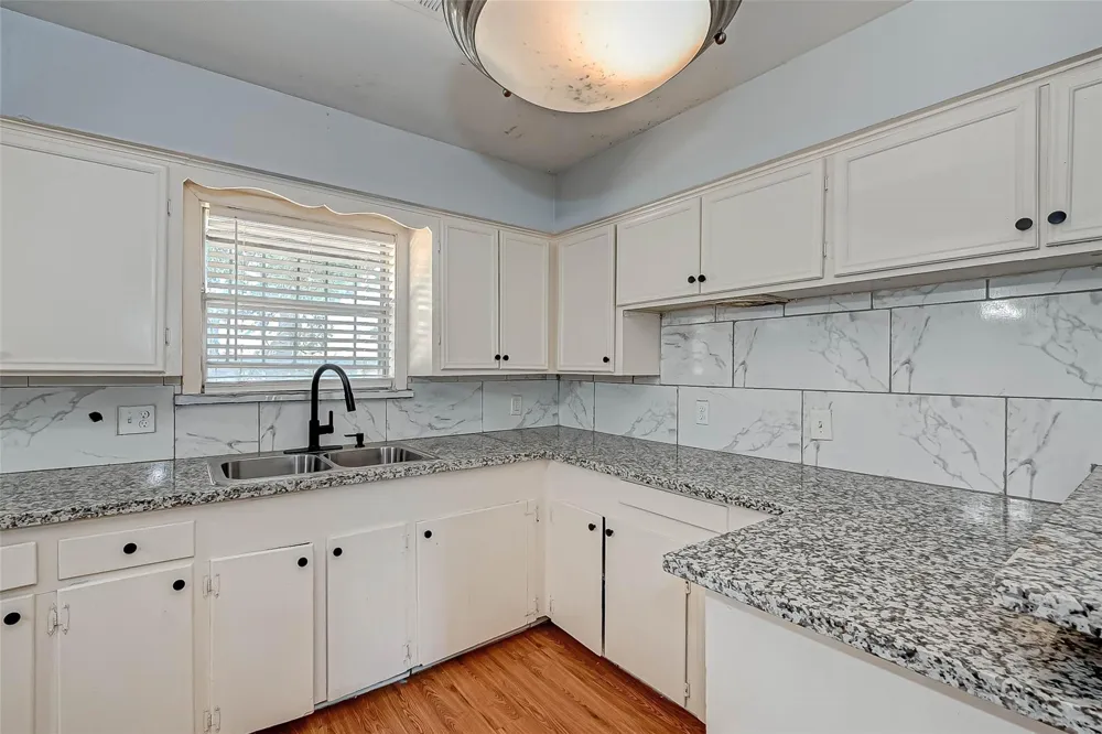 2946 Dragonwick Drive Houston, TX 77045