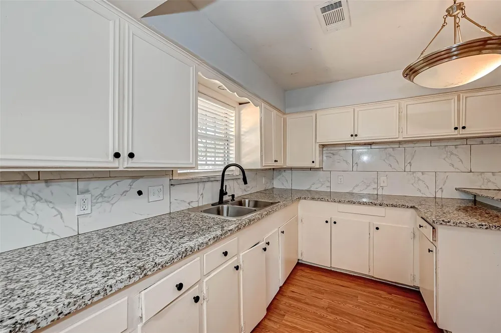 2946 Dragonwick Drive Houston, TX 77045