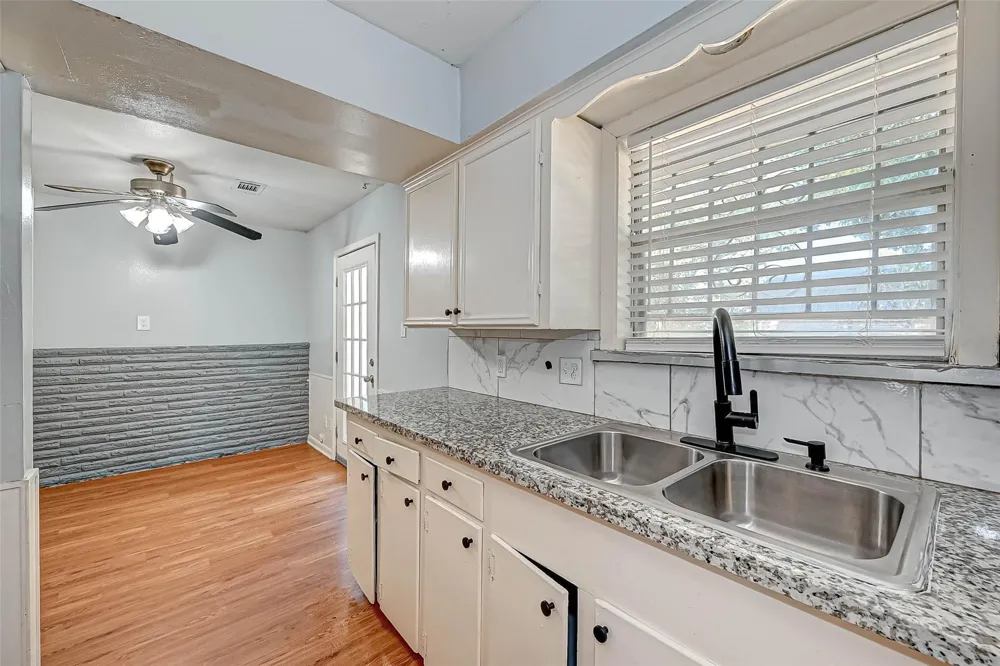 2946 Dragonwick Drive Houston, TX 77045