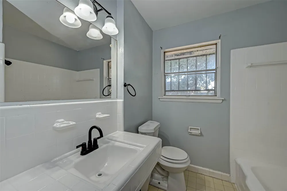 2946 Dragonwick Drive Houston, TX 77045
