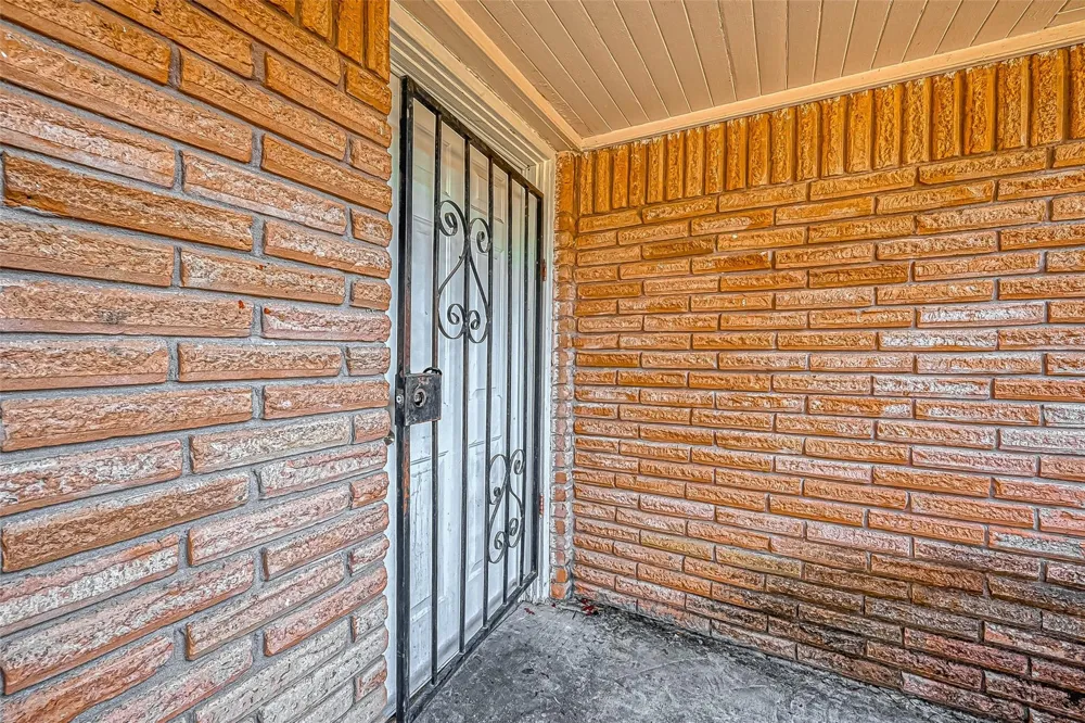 2946 Dragonwick Drive Houston, TX 77045