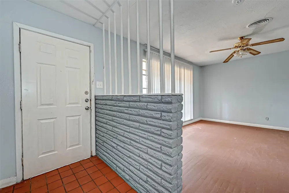 2946 Dragonwick Drive Houston, TX 77045
