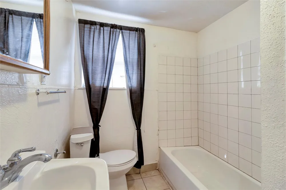 4233 Dupont Street #A Houston, TX 77021