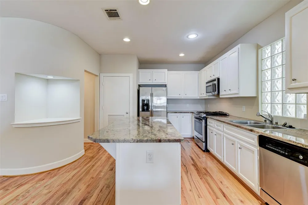 650 Westcross Street #35 Houston, TX 77018