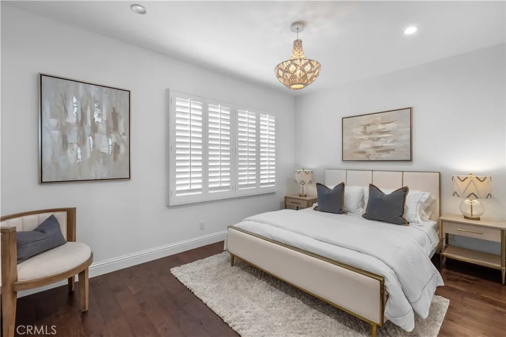 7840 Woodlake Avenue West Hills, CA 91304