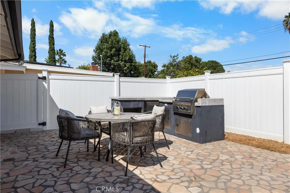 7840 Woodlake Avenue West Hills, CA 91304