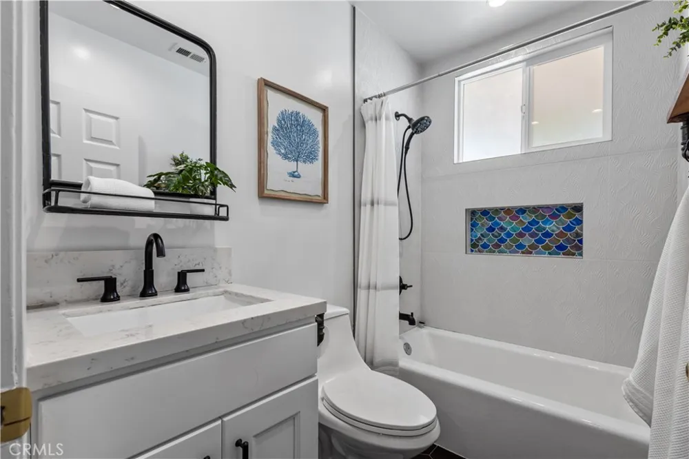 7840 Woodlake Avenue West Hills, CA 91304